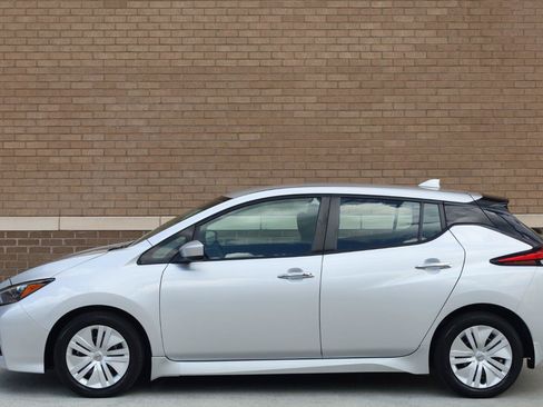 Used 2023 Nissan Leaf S FWD image 2