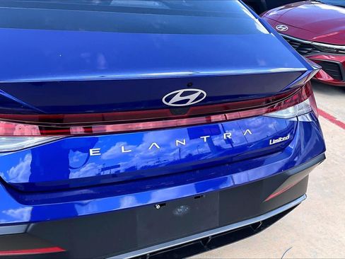 Certified 2025 Hyundai Elantra Limited FWD image 29