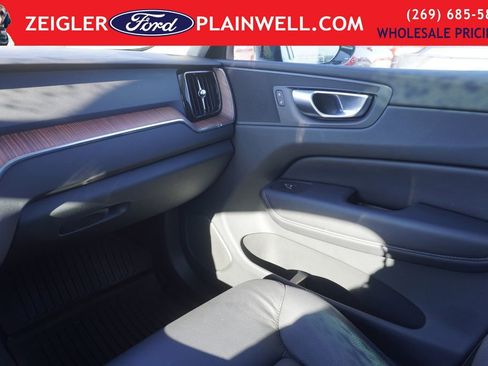 Used 2023 Volvo XC60 T8 Plus w/ Protection Package Premier image 32