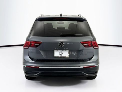 Used 2024 Volkswagen Tiguan SE w/ Panoramic Sunroof Package FWD image 6