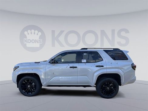 Used 2025 Toyota 4Runner TRD Off-Road image 2