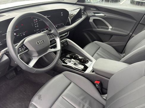 Certified 2025 Audi Q5 Premium Plus w/ Premium Plus AWD/4WD image 9