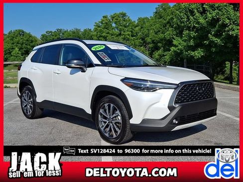 Certified 2025 Toyota Corolla Cross XLE FWD image 1