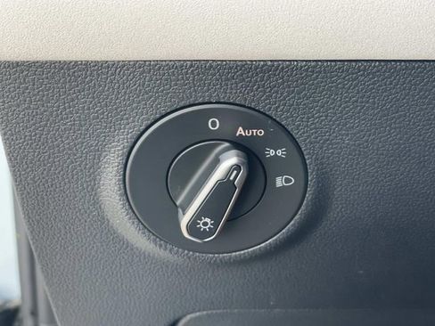 New 2026 Volkswagen Taos SE image 18