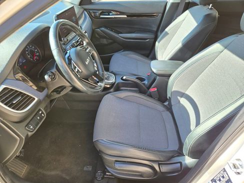 Used 2023 Kia Seltos S w/ Navigation Package image 6