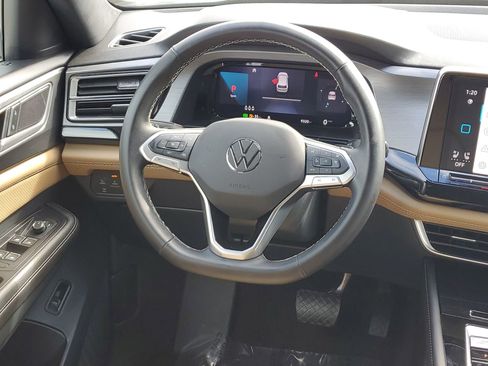 Used 2025 Volkswagen Atlas Cross Sport SE w/ Black Wheel Package image 15