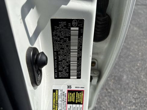 Used 2015 Toyota Corolla L FWD image 26