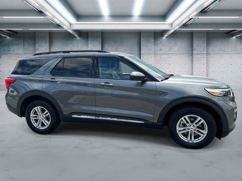 Used 2023 Ford Explorer XLT w/ Equipment Group 202A AWD/4WD image 3