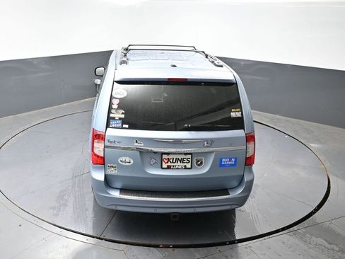 Used 2013 Chrysler Town & Country Touring-L w/ Driver Convenience Group FWD image 22