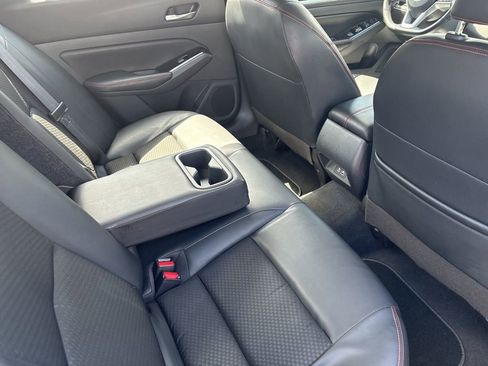 Used 2024 Nissan Altima 2.5 SR FWD image 15