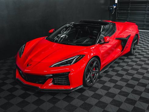 Used 2024 Chevrolet Corvette Z06 RWD image 32