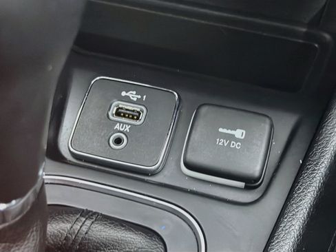 Used 2019 Jeep Cherokee Latitude Plus FWD image 26