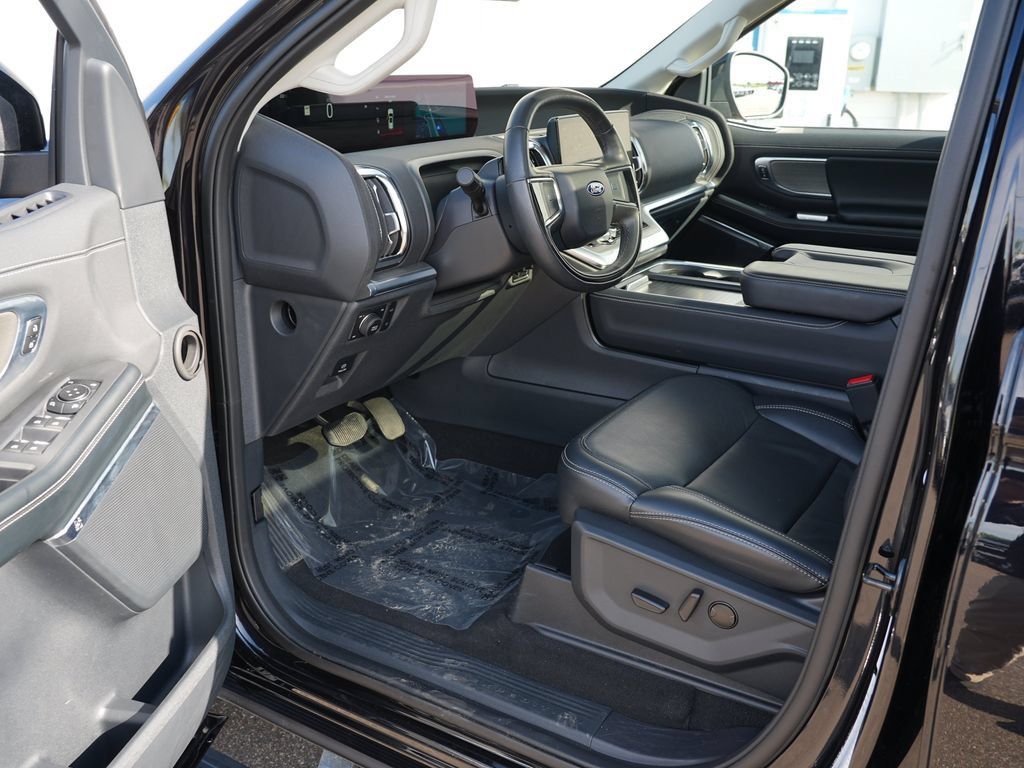 Used 2025 Ford Expedition Platinum AWD/4WD image 13