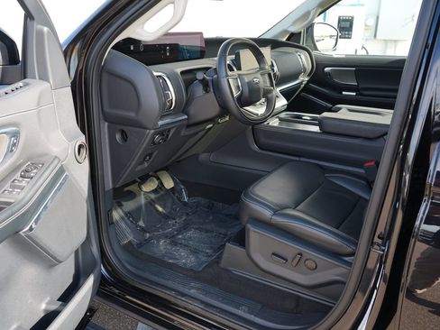 Used 2025 Ford Expedition Platinum AWD/4WD image 13
