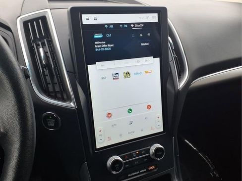 Used 2024 Ford Edge Titanium image 9