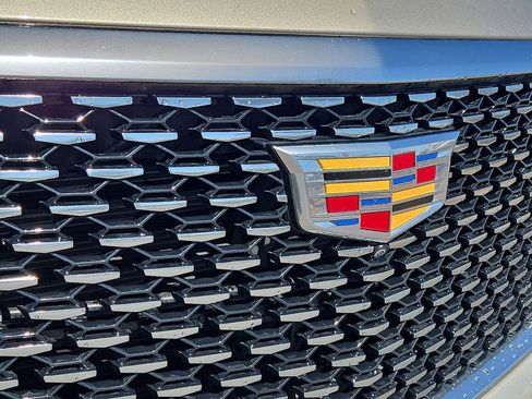 Used 2024 Cadillac Escalade ESV Premium Luxury image 7