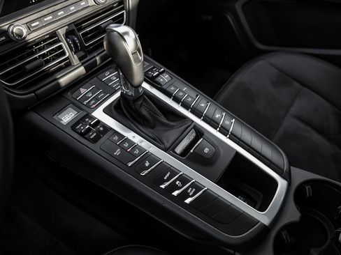 Used 2020 Porsche Macan Base image 25