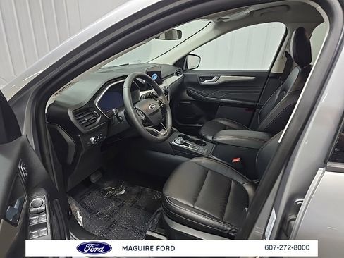 Used 2022 Ford Escape SEL w/ Technology Package image 32
