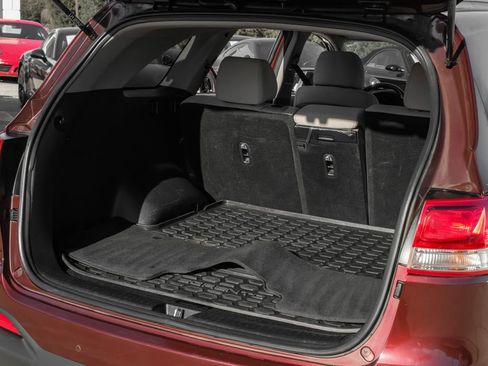 Used 2017 Kia Sorento LX w/ LX Convenience Package image 58