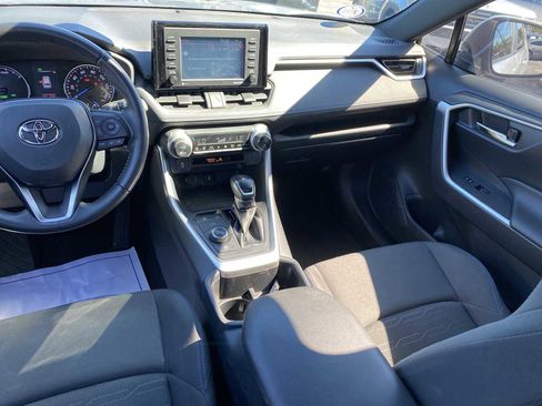 Used 2022 Toyota RAV4 SE image 12