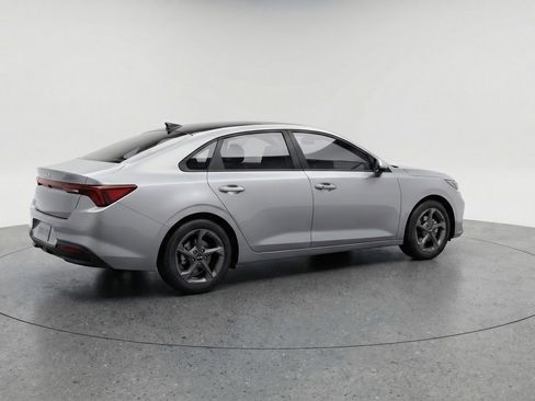 Used 2025 Kia K4 LXS image 9