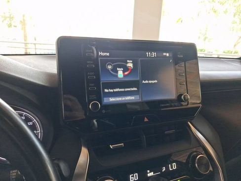 Used 2022 Toyota Venza XLE AWD/4WD image 18