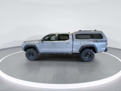 Used 2020 Toyota Tacoma TRD Off-Road image 5