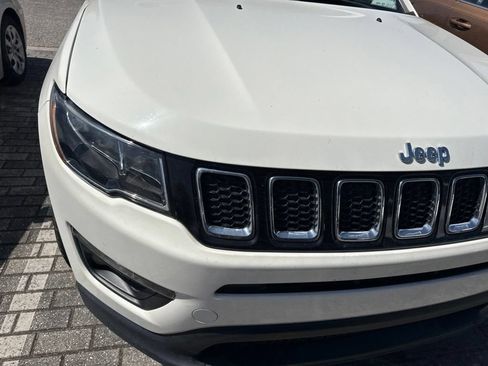 Used 2019 Jeep Compass Latitude FWD image 4