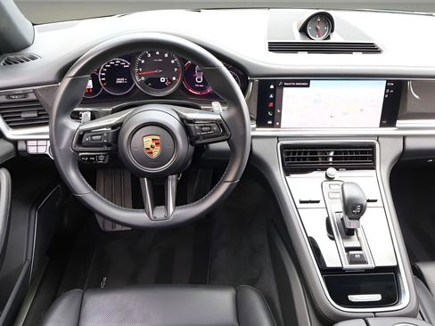 Used 2022 Porsche Panamera 4S image 18