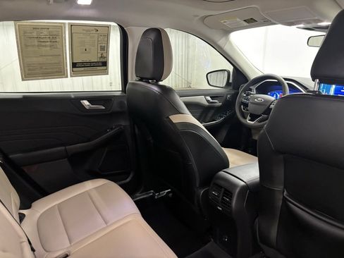 Used 2022 Ford Escape SEL w/ Technology Package image 18