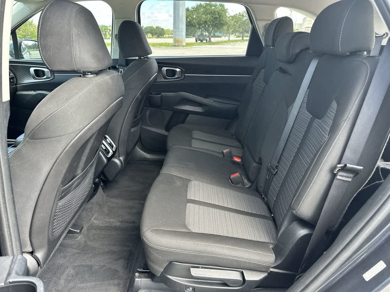 Used 2022 Kia Sorento LX FWD image 19