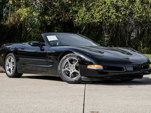 Used 2002 Chevrolet Corvette Convertible w/ Preferred Equipment Group2 image 7