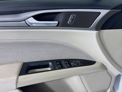 Used 2019 Ford Fusion SE FWD image 14