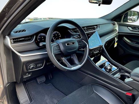 New 2025 Jeep Grand Cherokee L Altitude image 6
