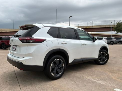 Used 2025 Nissan Rogue SV FWD image 5