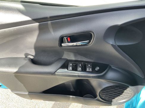 Used 2018 Toyota Prius Prime Premium image 13