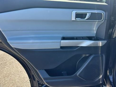 Certified 2022 Ford Explorer XLT w/ Equipment Group 202A image 15