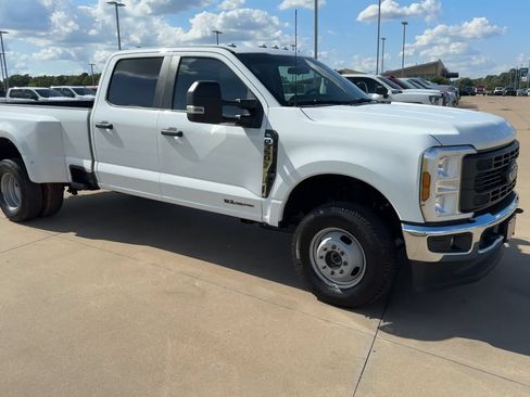Used 2025 Ford F350 XL AWD/4WD image 3