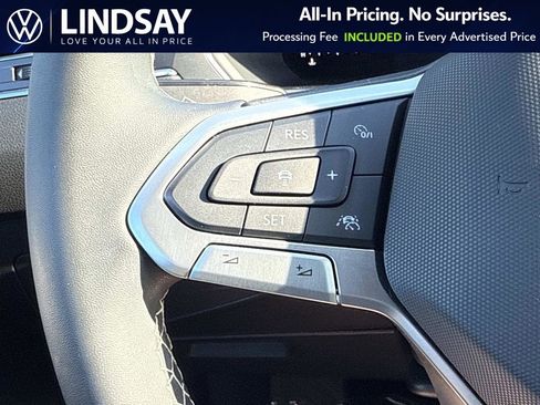 Used 2023 Volkswagen Tiguan SE w/ Panoramic Sunroof Package FWD image 22