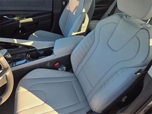 New 2025 Hyundai Elantra Limited image 14