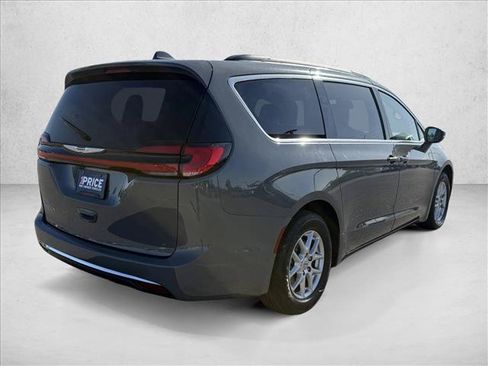 Used 2022 Chrysler Pacifica Touring-L FWD image 5