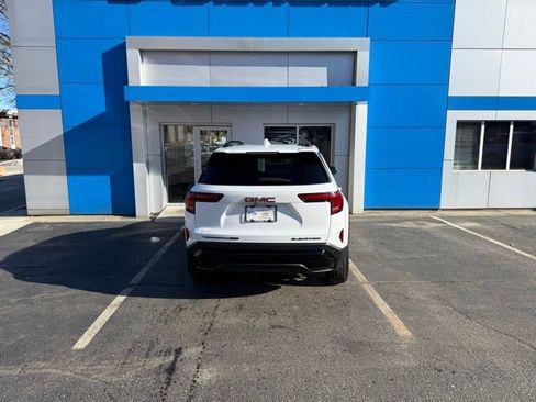 Used 2026 GMC Terrain Elevation w/ Elevation Premium Package image 7