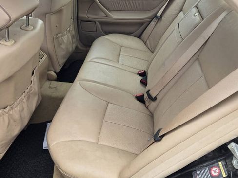 Used 2000 Mercedes-Benz E 320 4MATIC Sedan image 8