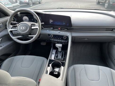 Used 2023 Hyundai Elantra SEL w/ Convenience Package FWD image 6