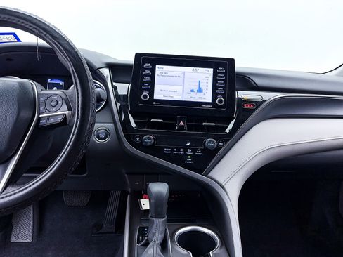 Used 2024 Toyota Camry LE w/ Convenience Package image 5