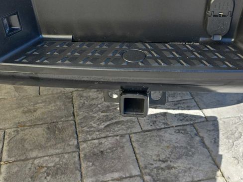 Used 2022 Nissan Titan S image 6