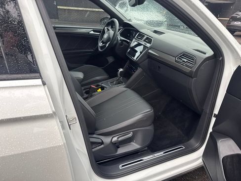 Used 2022 Volkswagen Tiguan SE R-Line FWD image 62