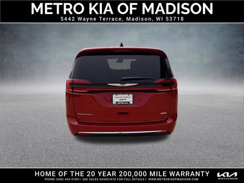 Used 2025 Chrysler Pacifica Select AWD/4WD image 5