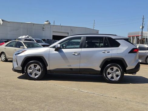Used 2025 Toyota RAV4 XLE FWD image 6
