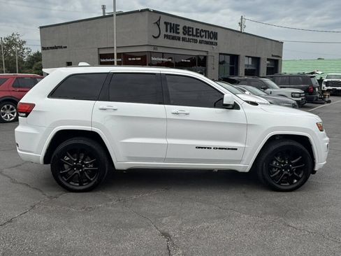 Used 2020 Jeep Grand Cherokee Altitude AWD/4WD image 19